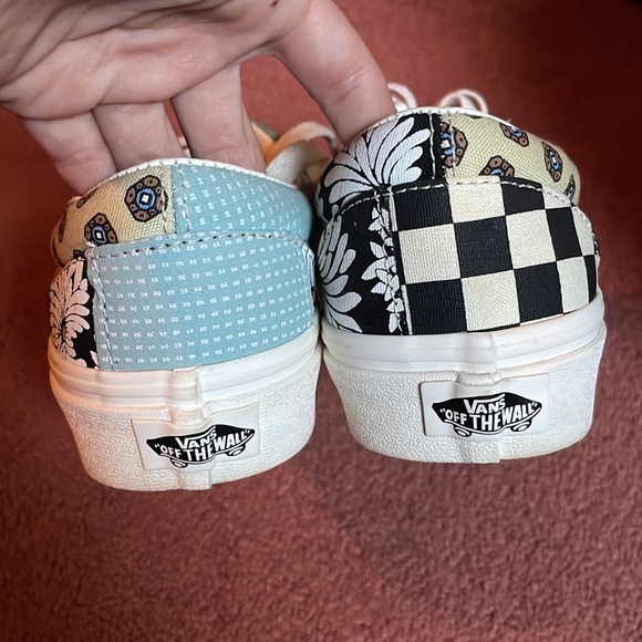 NWT vans size 5 with tiger pattern - Picture 4 of 5